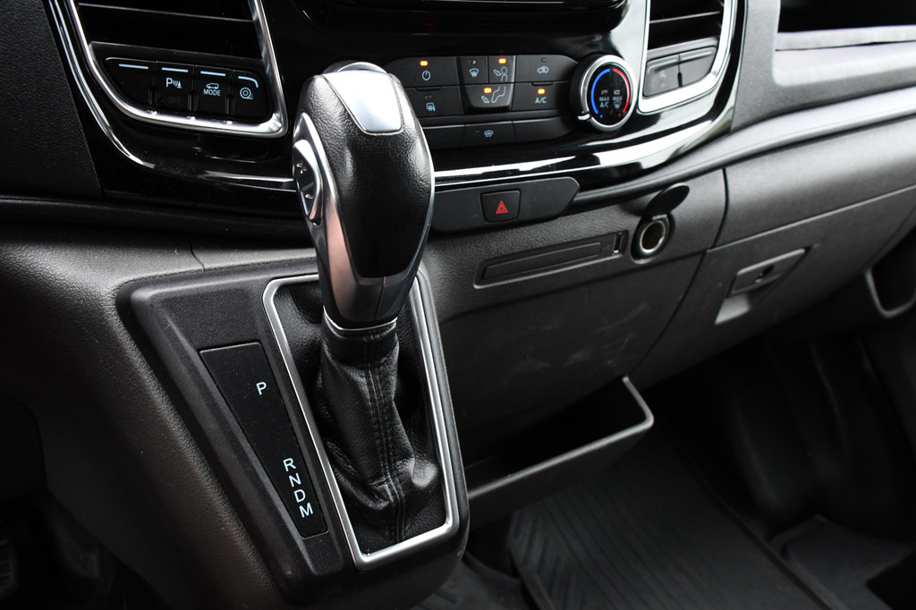 Ford Transit 350 2.0 TDCI L3H2 Black Edition Camera, Cruise, Carplay, 185pk, Xenon, Multimedia, Automaat, Trekhaak, Sensoren, Uniek! 17