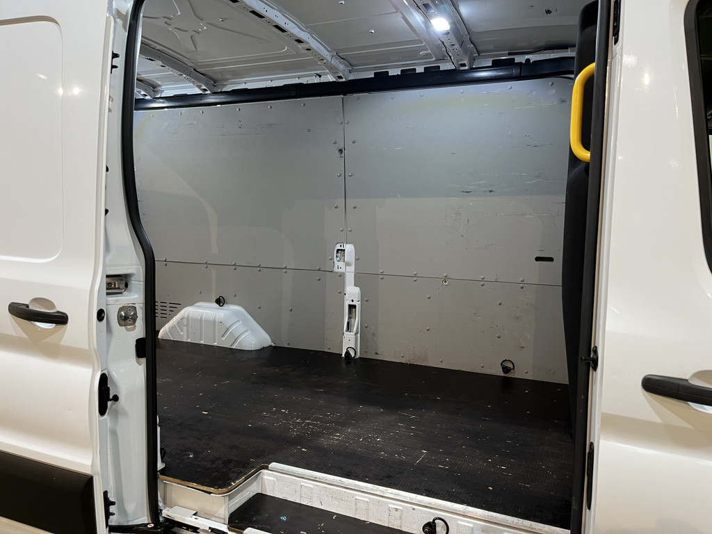 Ford Transit 350 2.0 TDCI L3H2 Trend RWD 170 PK Automaat / Euro 6 / Airco / Cruise Control Adap. / CarPlay / Camera / 220V. / Navigatie / Trekhaak 21