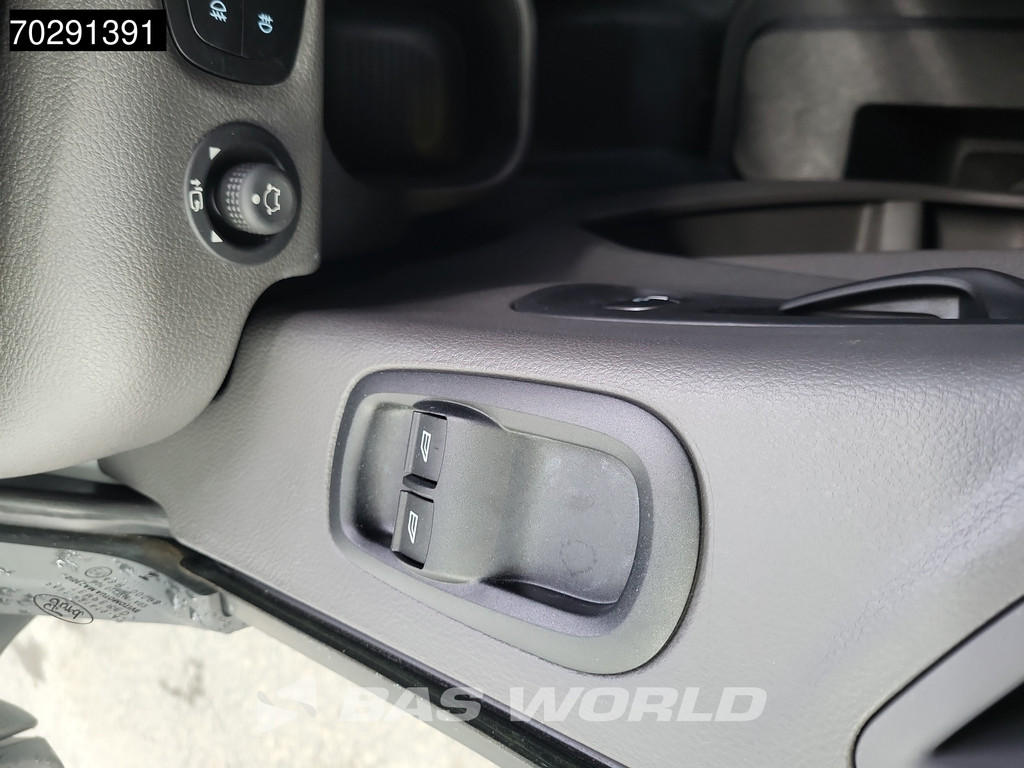 Ford Transit 130pk L2H2 Nieuw! Airco Cruise Parkeersensoren Trend L2 10m3 Airco Cruise control 17