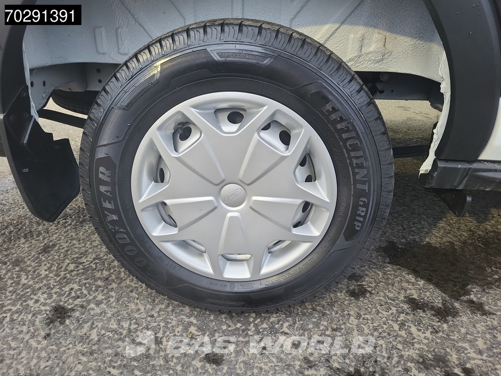 Ford Transit 130pk L2H2 Nieuw! Airco Cruise Parkeersensoren Trend L2 10m3 Airco Cruise control 18