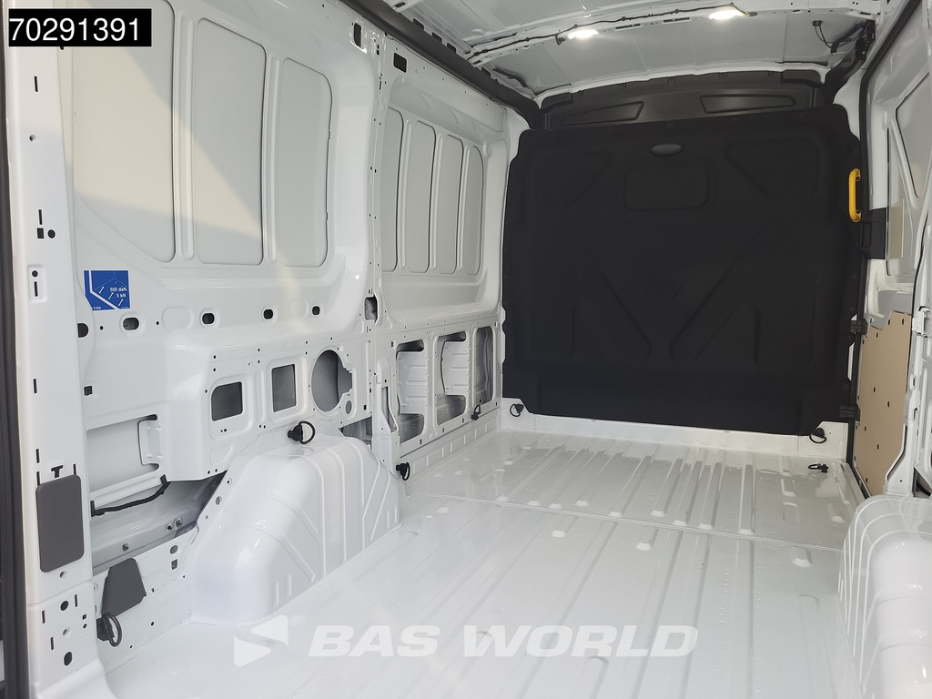 Ford Transit 130pk L2H2 Nieuw! Airco Cruise Parkeersensoren Trend L2 10m3 Airco Cruise control 19