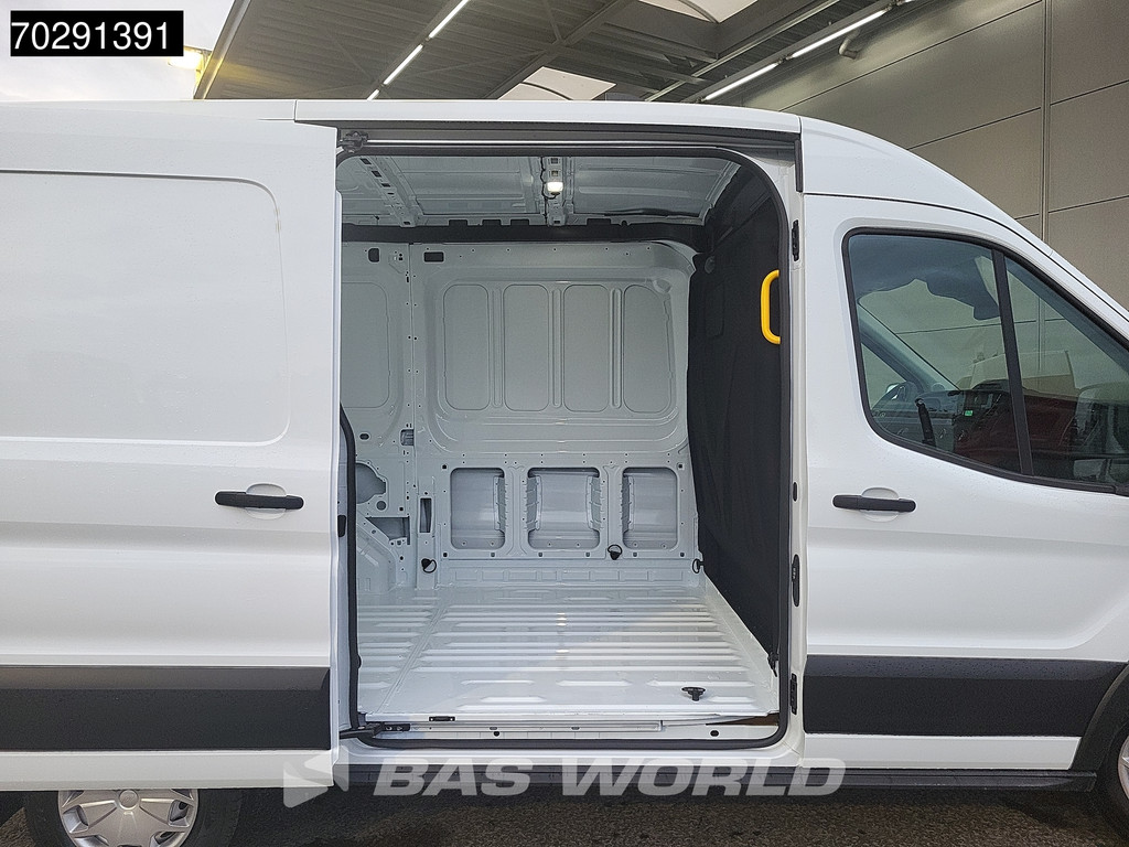 Ford Transit 130pk L2H2 Nieuw! Airco Cruise Parkeersensoren Trend L2 10m3 Airco Cruise control 7