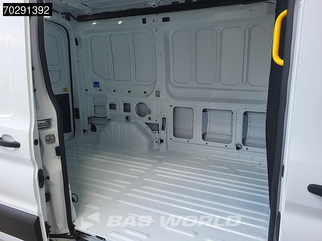 Ford Transit 130pk L2H2 Nieuw! Airco Cruise Parkeersensoren Trend L2 10m3 Airco Cruise control 8