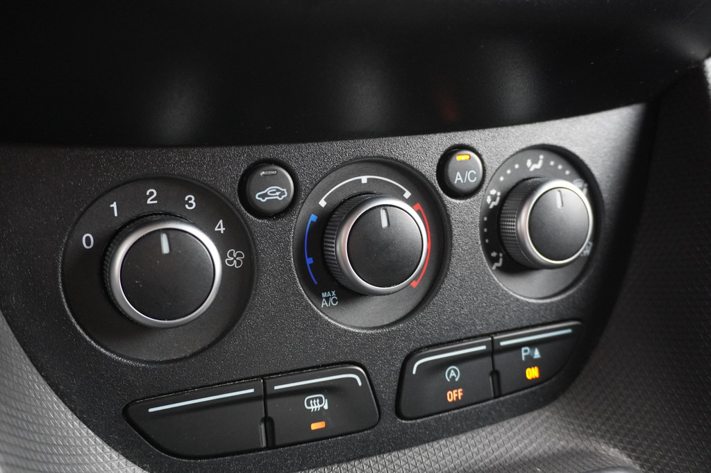 Ford Transit Connect 1.0 Ecoboost 100PK L2 BENZINE! - Airco - PDC - Trekhaak - ⬠8.950,- Marge 12