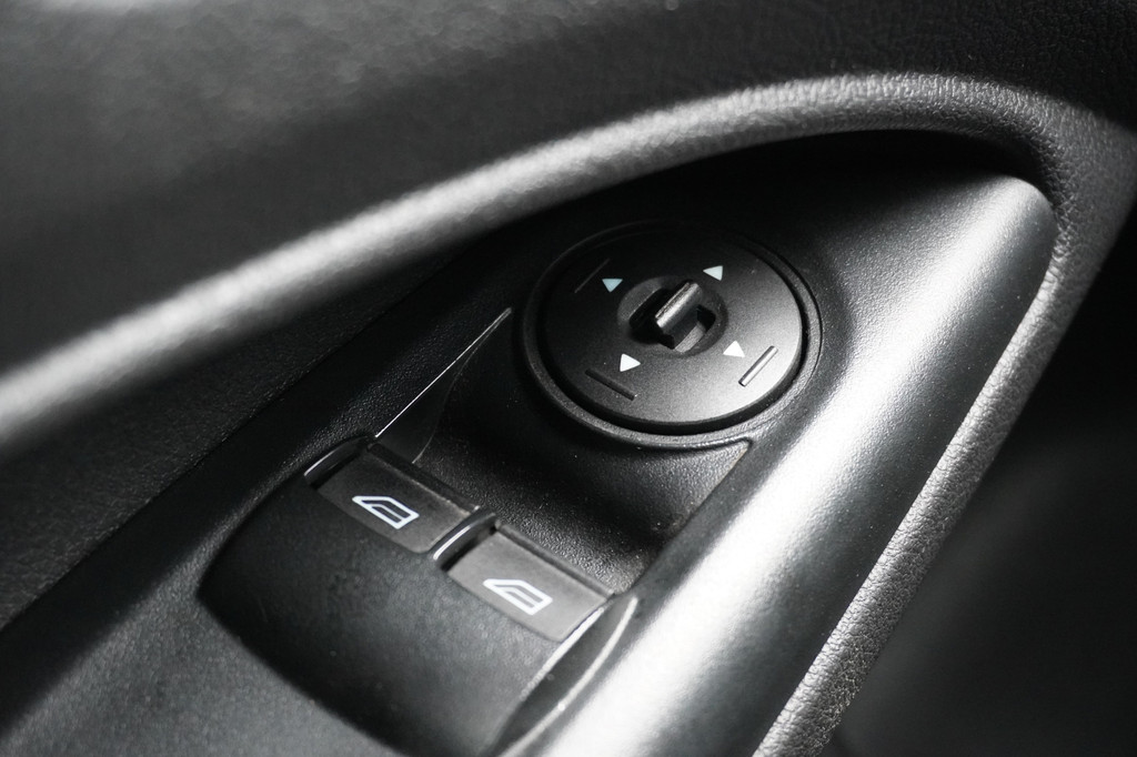 Ford Transit Connect 1.0 Ecoboost 100PK L2 BENZINE! - Airco - PDC - Trekhaak - ⬠8.950,- Marge 14