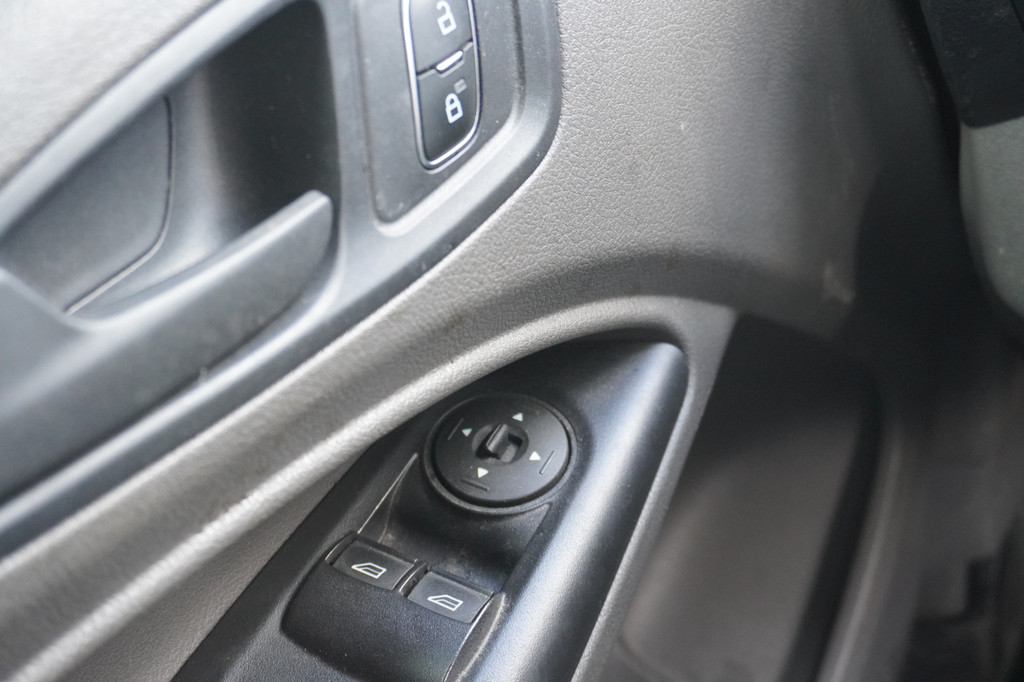 Ford Transit Connect 1.5 EcoBlue 100PK L2 Automaat EURO 6 - Airco - Navi - Camera - Trekhaak - ⬠11.900,- Excl. 15