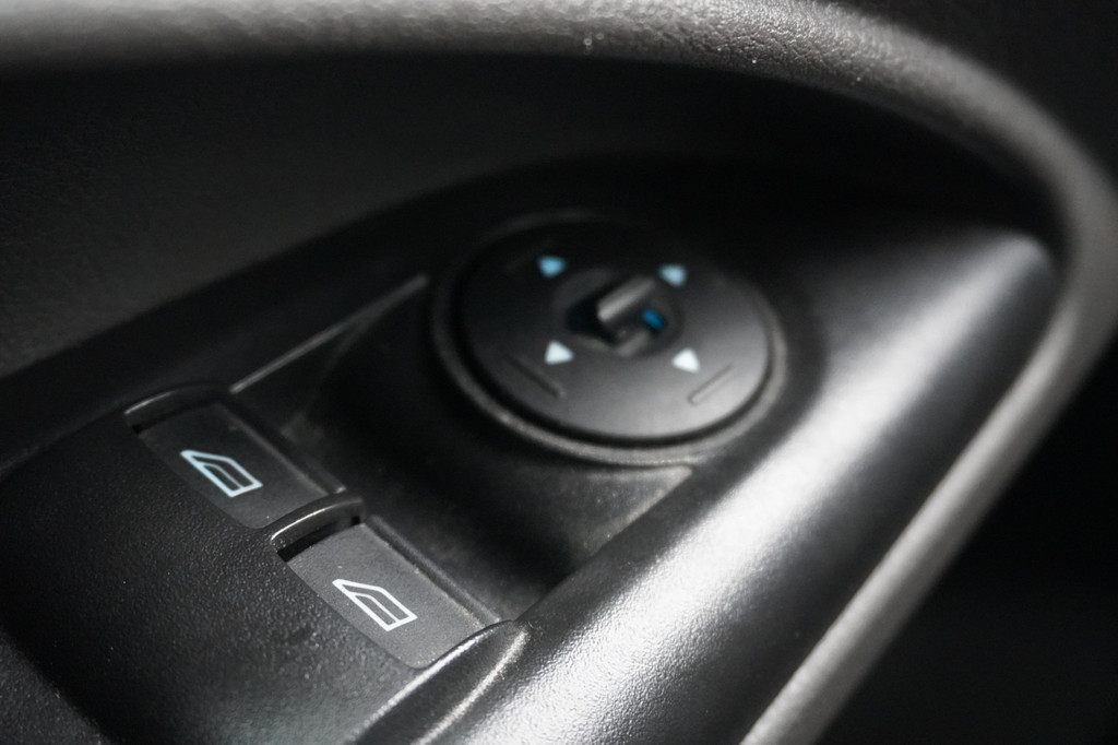 Ford Transit Connect 1.5 EcoBlue 100PK L2 EURO 6 - Airco - Cruise - Trekhaak - â¬10.900,- Excl. 15