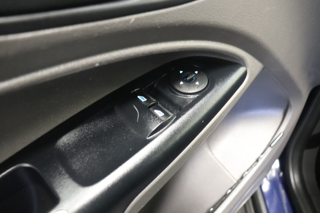 Ford Transit Connect 1.5 EcoBlue L2 100PK Automaat EURO 6 - Airco - Trekhaak- PDC - â¬9.950,- Excl. 19
