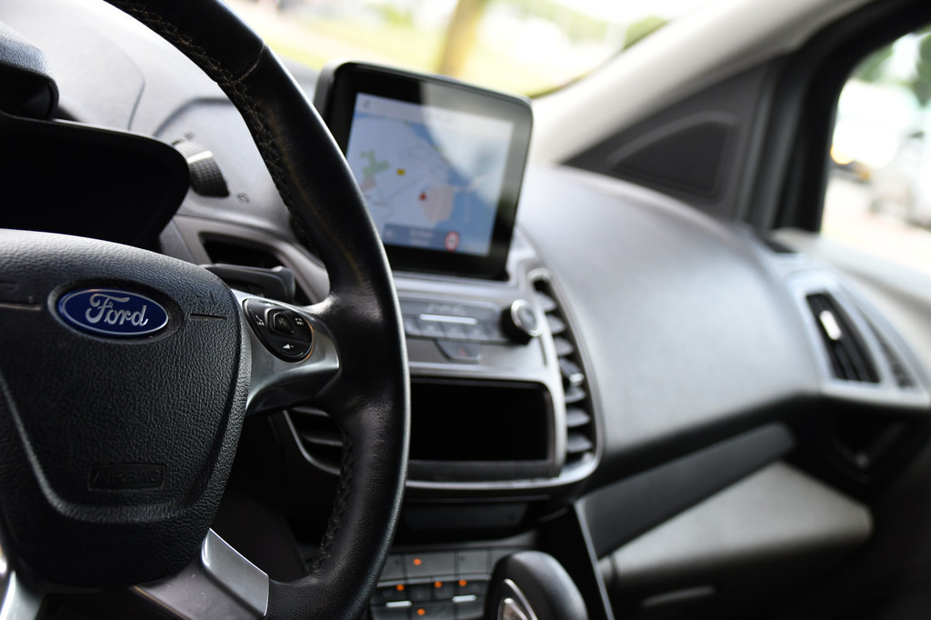 Ford Transit Connect 1.5 EcoBlue L2 Edition Camera, Cruise, Carplay, 100pk, Automaat, Sensoren, Trekhaak, Airco, Multimedia, Navi, Uniek! 13