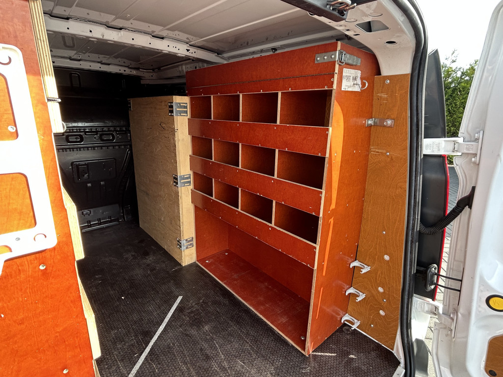 Ford Transit Connect 1.5 TDCI 101 PK / L2H1 / 1e EIG. / AIRCO / CRUISE / TREKHAAK / INRICHTING / IMPERIAAL 9