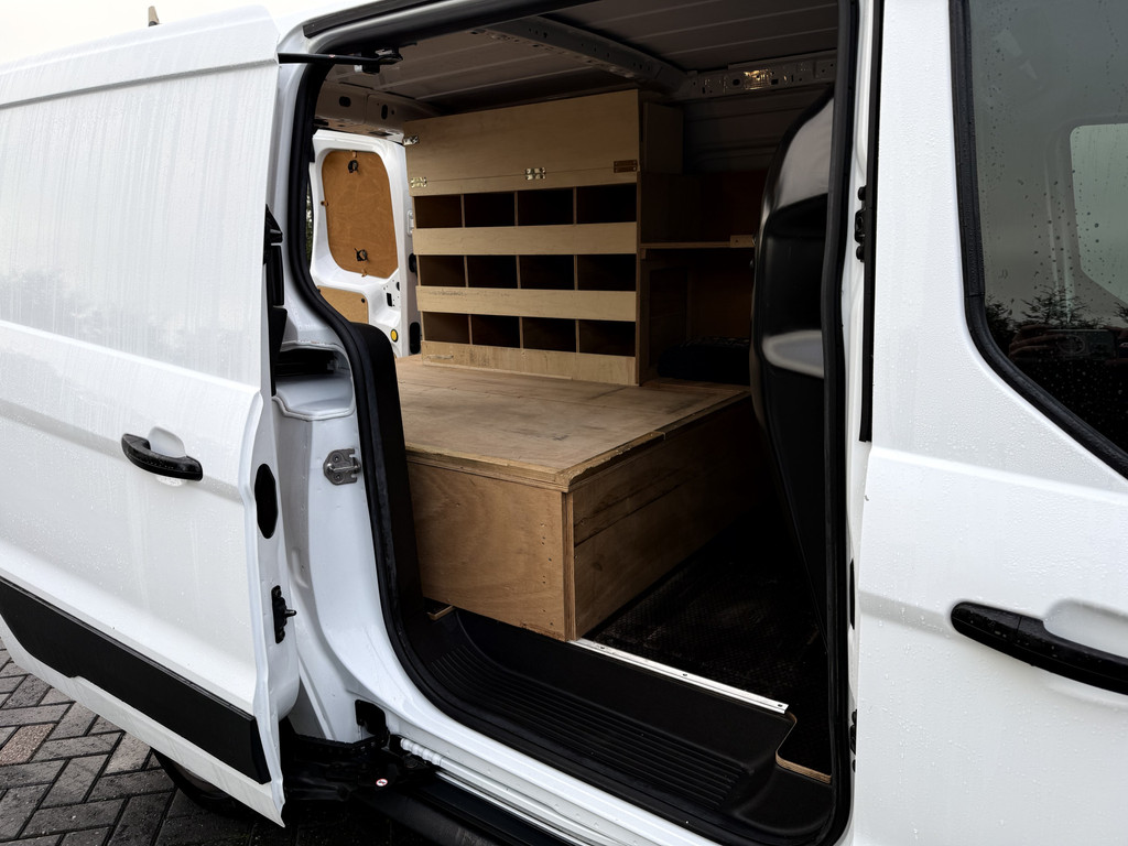 Ford Transit Connect 1.5 TDCI 101 PK / L2H1 / 1e EIG. / TREKHAAK / AIRCO / CRUISE / INRICHTING / 3-ZITS 9