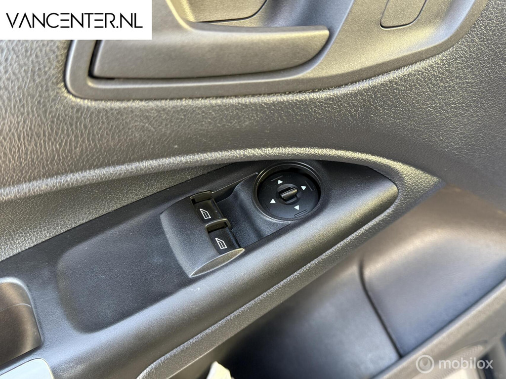 Ford Transit Connect 1.6 TDCI L1 Airco Trekhaak Zwart Bankje 8
