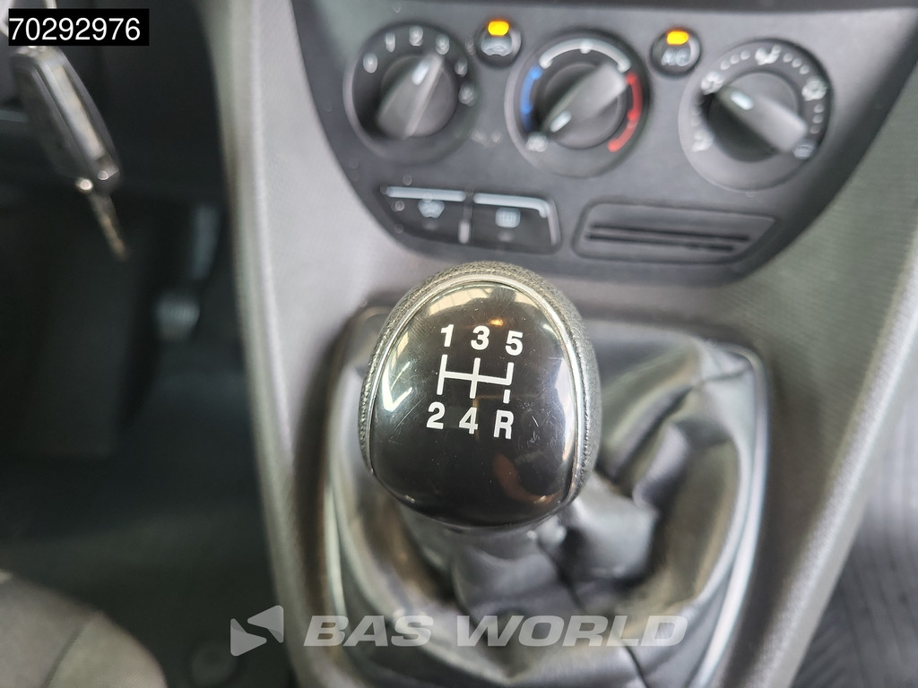 Ford Transit Connect 75pk L1H1 Airco Parkeersensoren APK 08-2026 Euro6 L1 3m3 Airco 15