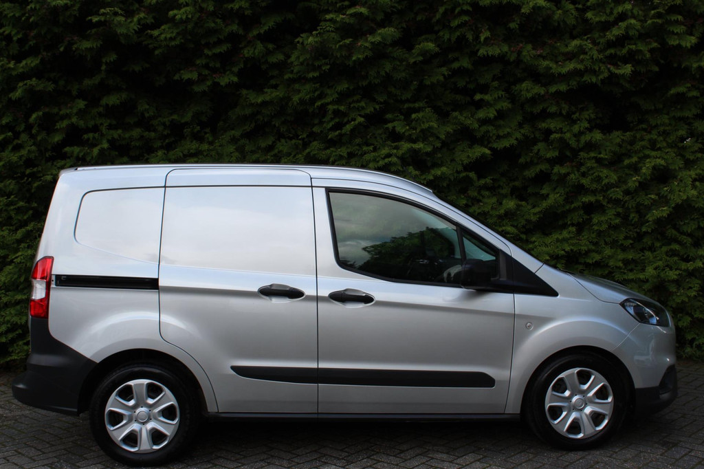 Ford Transit Courier 1.5 TDCI Trend Duratorq S&S 75PK | Airco | Stoelverwarming | PDC | Achterklep met raam 11