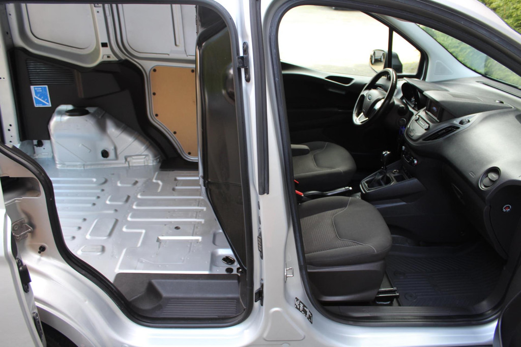 Ford Transit Courier 1.5 TDCI Trend Duratorq S&S 75PK | Airco | Stoelverwarming | PDC | Achterklep met raam 15
