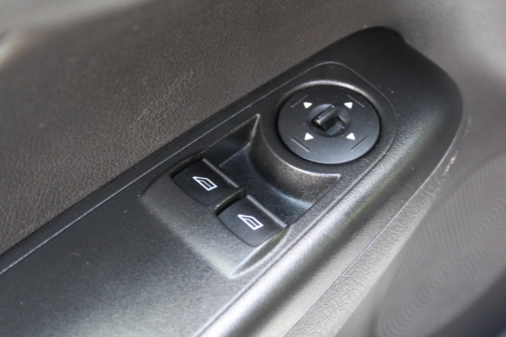 Ford Transit Courier 1.5 TDCI Trend Duratorq S&S 75PK | Airco | Stoelverwarming | PDC | Achterklep met raam 16