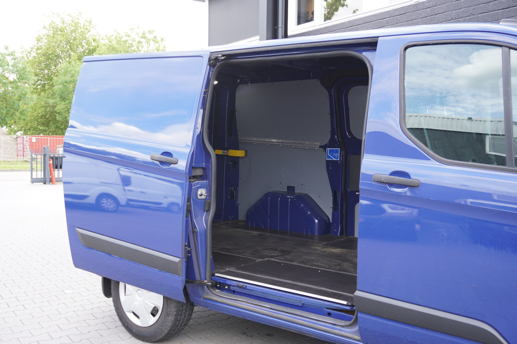 Ford Transit Custom 2.0 TDCI 130PK Automaat 2x Schuifdeur EURO 6 - Airco - Navi - Cruise - PDC - € 15.900,- Excl. 10