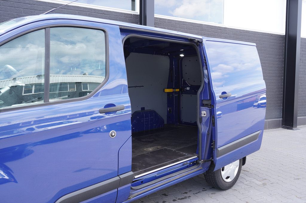 Ford Transit Custom 2.0 TDCI 130PK Automaat 2x Schuifdeur EURO 6 - Airco - Navi - Cruise - PDC - € 15.900,- Excl. 7