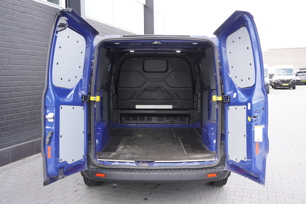Ford Transit Custom 2.0 TDCI 130PK Automaat 2x Schuifdeur EURO 6 - Airco - Navi - Cruise - PDC - € 15.900,- Excl. 9