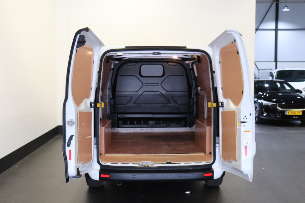 Ford Transit Custom 2.0 TDCI 130PK EURO 6 - Airco - Navi - Cruise - € 13.950,- Excl. 7