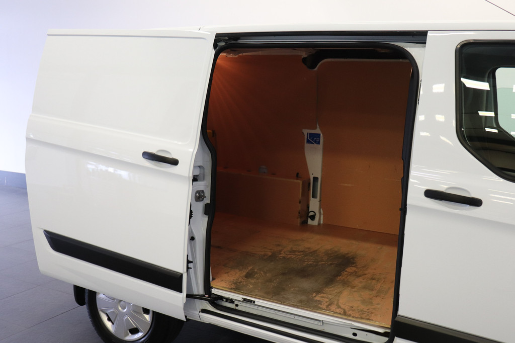 Ford Transit Custom 2.0 TDCI 130PK EURO 6 - Airco - Navi - Cruise - € 13.950,- Excl. 8