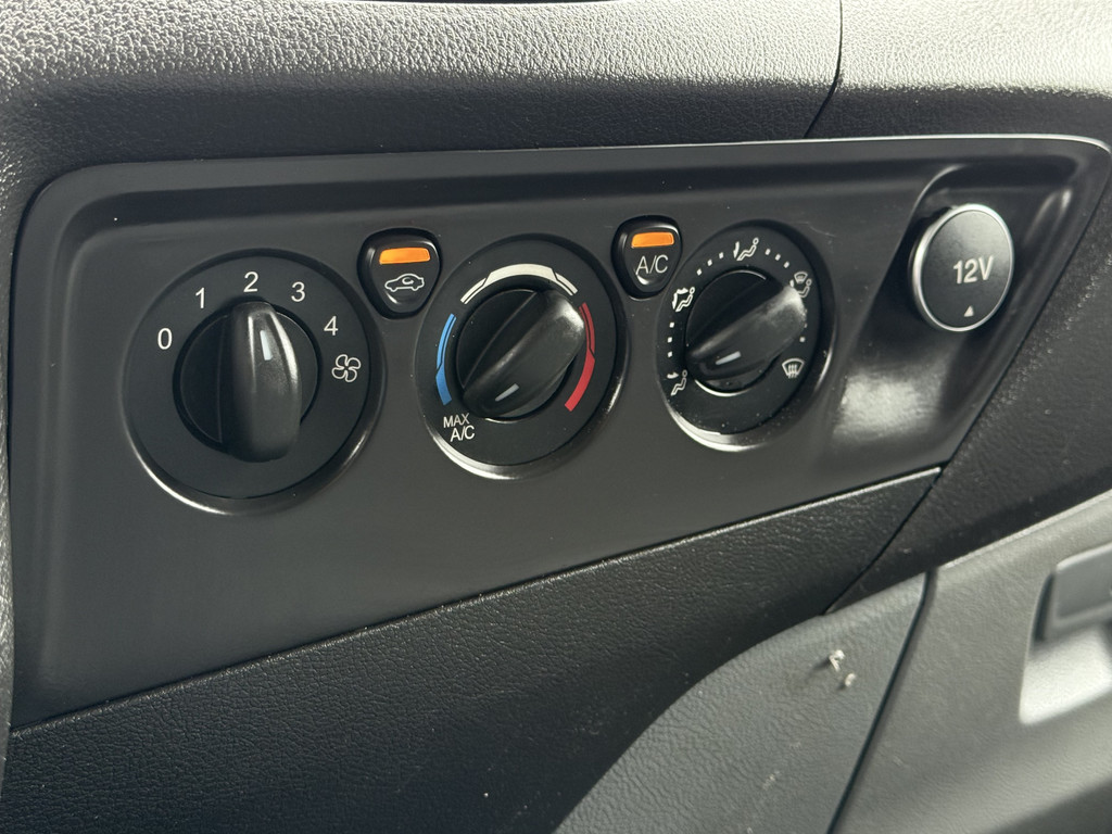 Ford Transit Custom 2.0 TDCI 130 PK / L1H1 / TREND / 2.5 TONS TREKHAAK / AIRCO / CRUISE / NAVI / INRICHTING / 3-ZITS 17