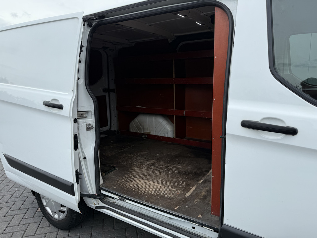Ford Transit Custom 2.0 TDCI 130 PK / L1H1 / TREND / 2.5 TONS TREKHAAK / AIRCO / CRUISE / NAVI / INRICHTING / 3-ZITS 9