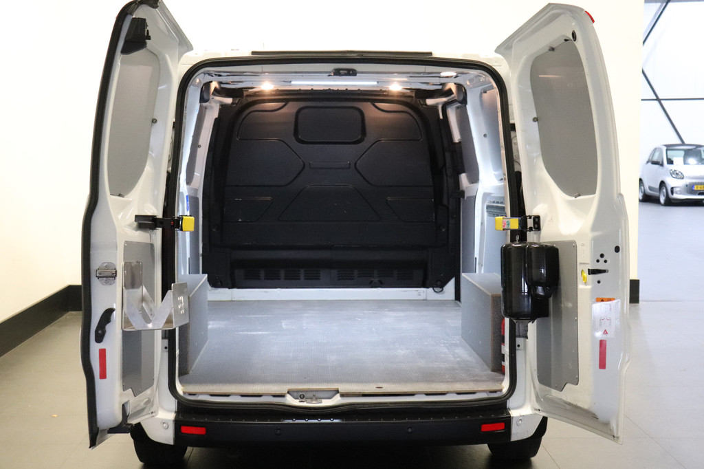 Ford Transit Custom 2.0 TDCI 130PK L2 EURO 6 - Airco - Cruise - Camera - € 13.950,- Excl. 6