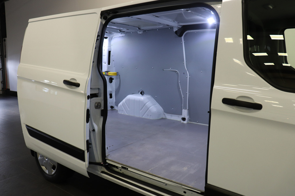 Ford Transit Custom 2.0 TDCI 130PK L2 EURO 6 - Airco - Navi - Cruise - €12.950,- Excl. 9