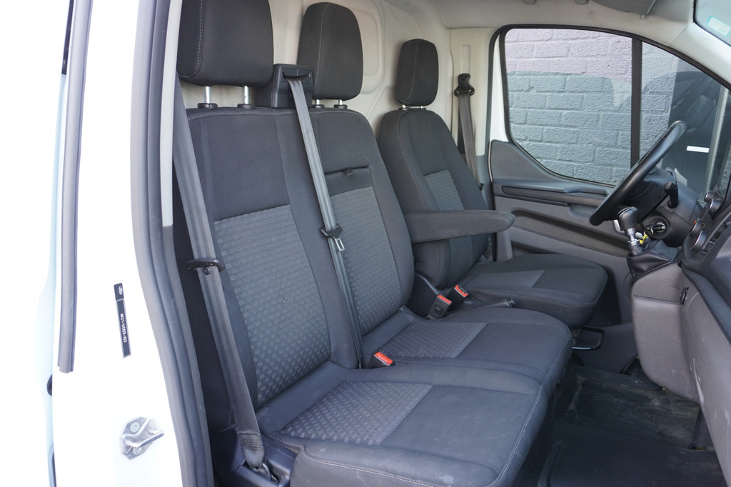 Ford Transit Custom 2.0 TDCI 130PK L2H2 - Airco - Cruise - Camera - €15.900,- Excl. 5