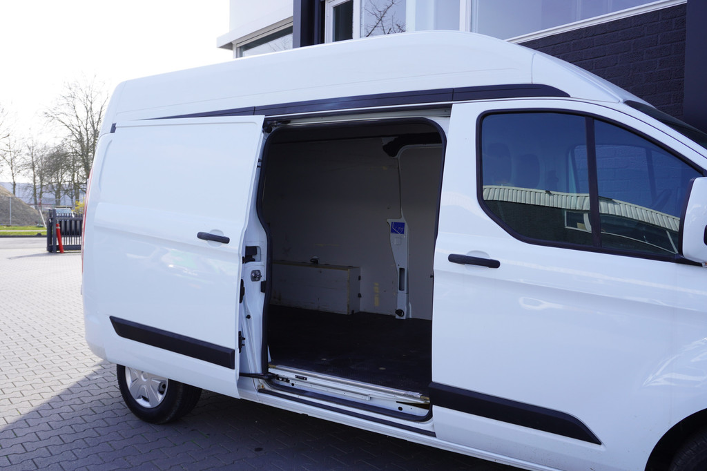 Ford Transit Custom 2.0 TDCI 130PK L2H2 - Airco - Cruise - Camera - €15.900,- Excl. 9
