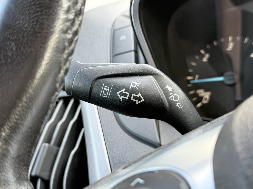 Ford Transit Custom 2.0 TDCI 131 PK E6 / L2H1 / 1e EIG. / 2.6 TONS TREKHAAK / AIRCO / CRUISE / NAVI / PDC 12