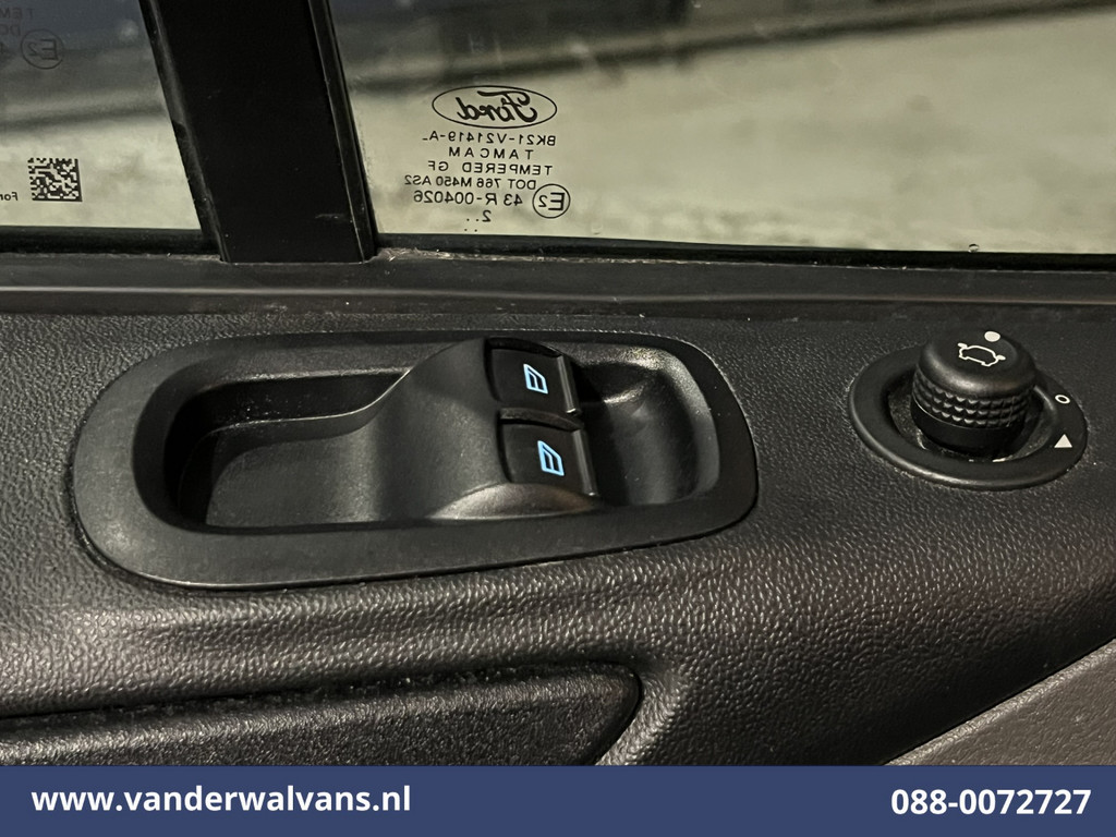 Ford Transit Custom 2.0 TDCI 131pk L2H1 Euro6 Airco | Apple Carplay | Android Auto | LED | Cruisecontrol Verwarmde voorruit, Stoelverwarming, Parkeersensoren Bijrijdersbank, 2800kg trekvermogen 18