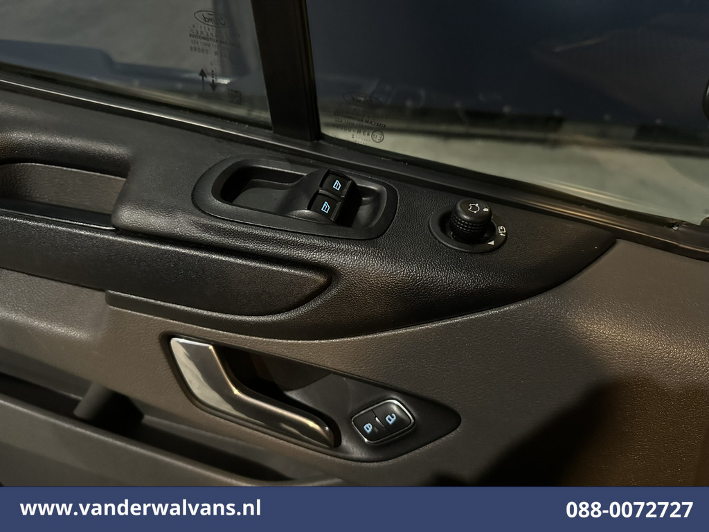 Ford Transit Custom 2.0 TDCI 131pk L2H1 Euro6 Airco | Camera | LED | Cruisecontrol | Verwarmde voorruit Parkeersensoren, Bijrijdersbank, 2800kg trekvermogen 18