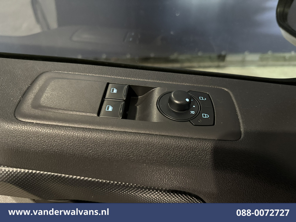 Ford Transit Custom 2.0 TDCI 136pk L2H1 Euro6 Airco | Camera | LED | Apple Carplay | Cruisecontrol Android Auto, Leder, Verwarmde voorruit, Parkeersensoren, Bijrijdersbank, 2740kg trekvermogen 19