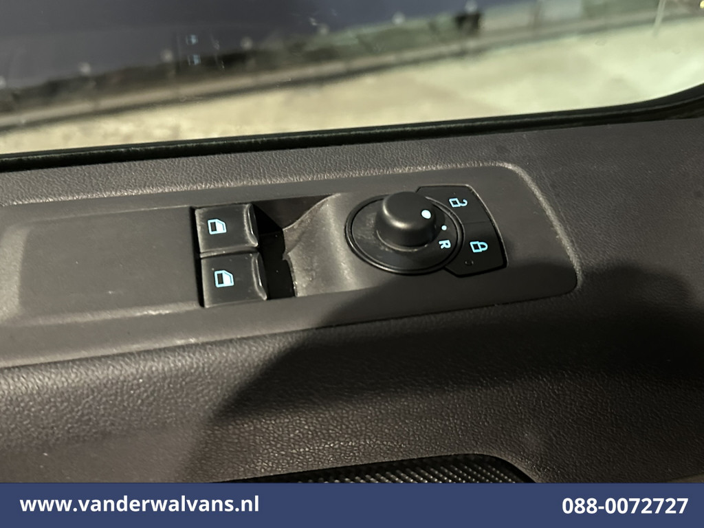 Ford Transit Custom 2.0 TDCI 136pk L2H1 Euro6 Airco | Camera | LED | Apple Carplay | Cruisecontrol Android Auto, Verwarmde voorruit, Parkeersensoren, Bijrijdersbank, 2800kg trekvermogen 18