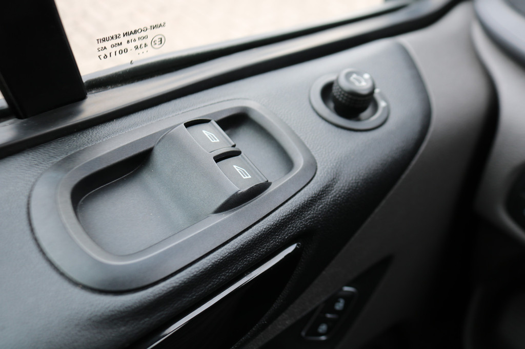 Ford Transit Custom 2.0 TDCI 185pk L2 H1 Sport Airco Navigatie 19