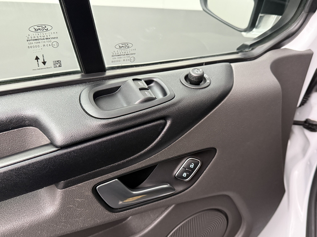 Ford Transit Custom 2.0TDCI Dubbele Cabine | 6-Persoons | Airco | Cruise | Trekhaak | Betimmering 8