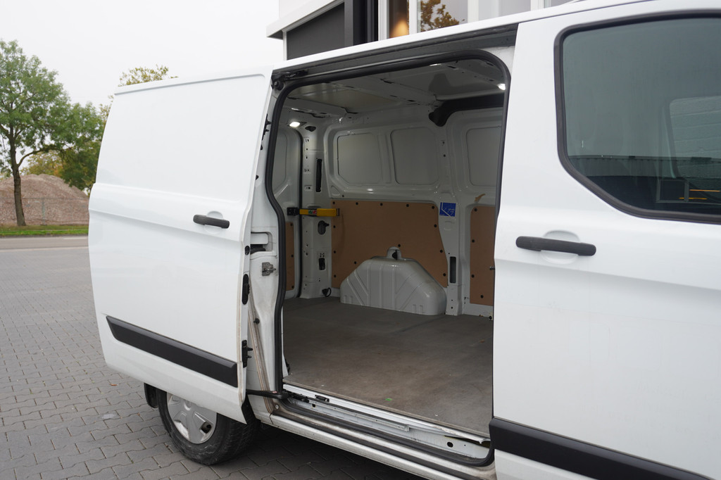 Ford Transit Custom 2.0 TDCI EURO 6 - Airco - Cruise - Navi - PDC - â¬12.900,- Excl. 8