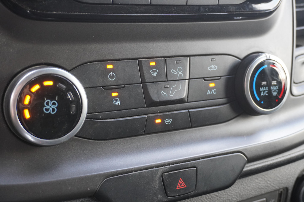 Ford Transit Custom 2.0 TDCI EURO 6 - Airco - Cruise - PDC - Trekhaak - ⬠13.900,- Excl. 11