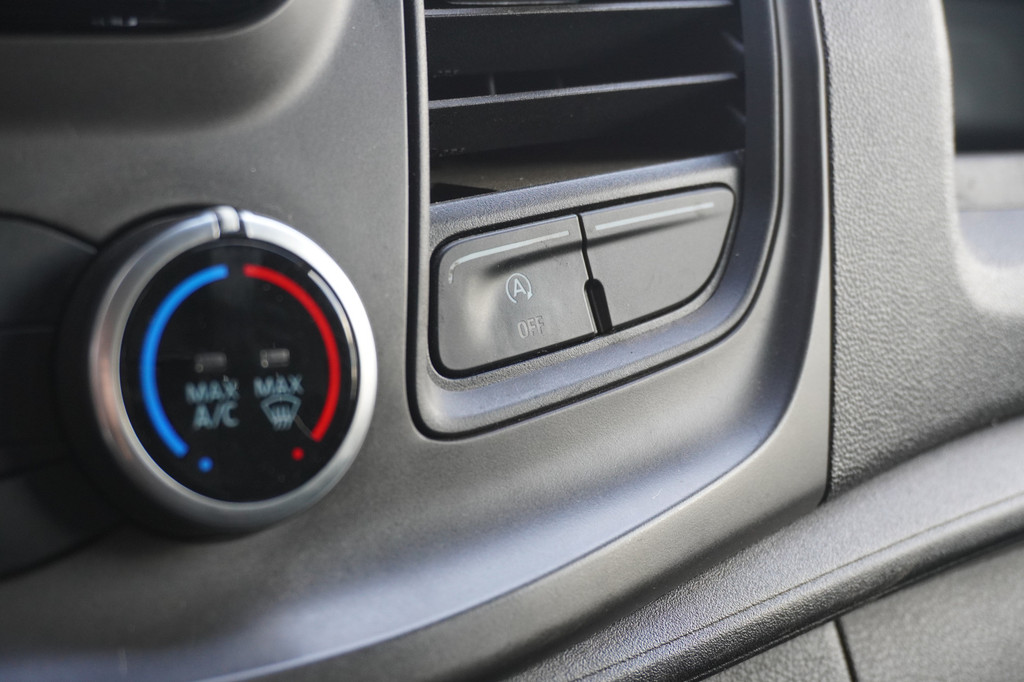 Ford Transit Custom 2.0 TDCI EURO 6 - Airco - Cruise - PDC - Trekhaak - ⬠13.900,- Excl. 18