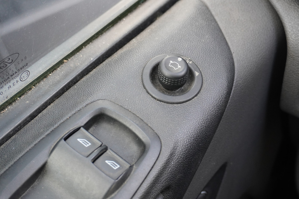 Ford Transit Custom 2.0 TDCI EURO 6 - Airco - Cruise - PDC - Trekhaak - ⬠13.900,- Excl. 20