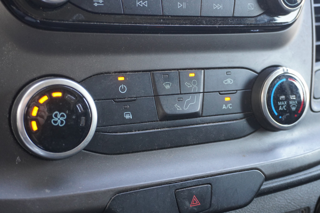 Ford Transit Custom 2.0 TDCI EURO 6 - Airco - Navi - Cruise - Motor loopt niet goed ⬠6.900,- Excl. 11