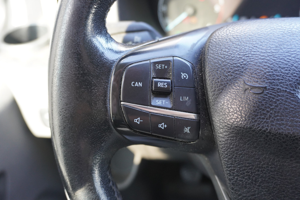 Ford Transit Custom 2.0 TDCI EURO 6 - Airco - Navi - Cruise - Motor loopt niet goed ⬠6.900,- Excl. 17