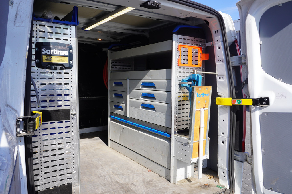 Ford Transit Custom 2.0 TDCI EURO 6 - Airco - Navi - Cruise - Motor loopt niet goed ⬠6.900,- Excl. 8