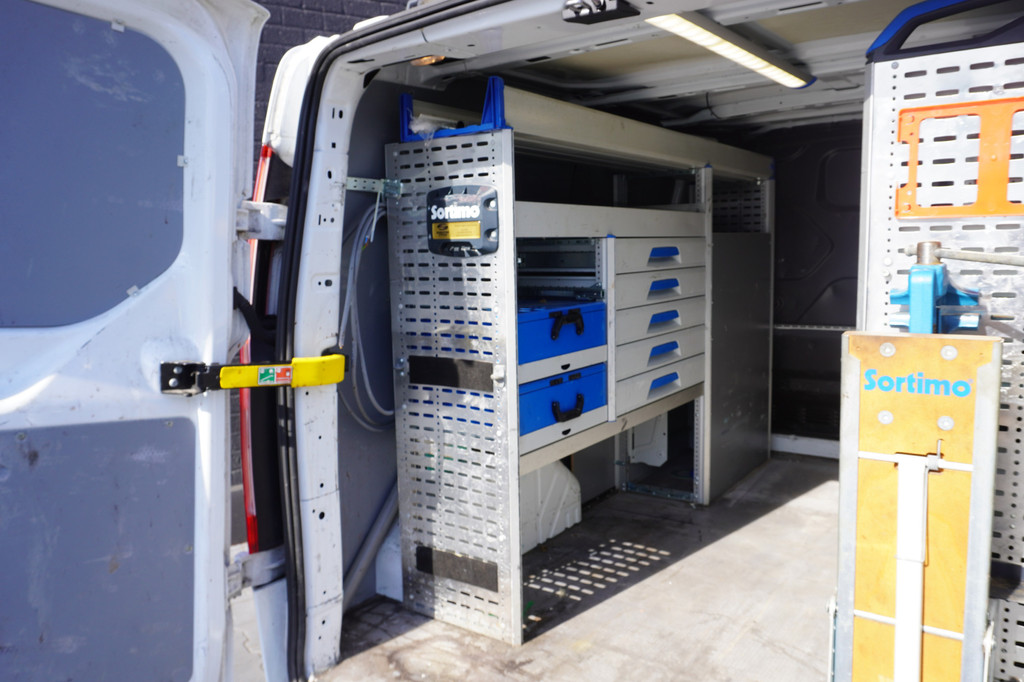 Ford Transit Custom 2.0 TDCI EURO 6 - Airco - Navi - Cruise - Motor loopt niet goed ⬠6.900,- Excl. 9