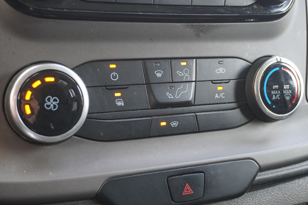 Ford Transit Custom 2.0 TDCI EURO 6 - Airco - Navi - Trekhaak - PDC - â¬10.900,- Excl. 7