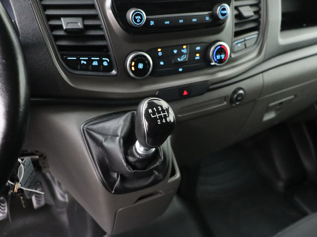 Ford Transit Custom 2.0TDCI Imperiaal | Trekhaak | Multimedia | Camera | 3-Persoons | Airco | Cruise 15