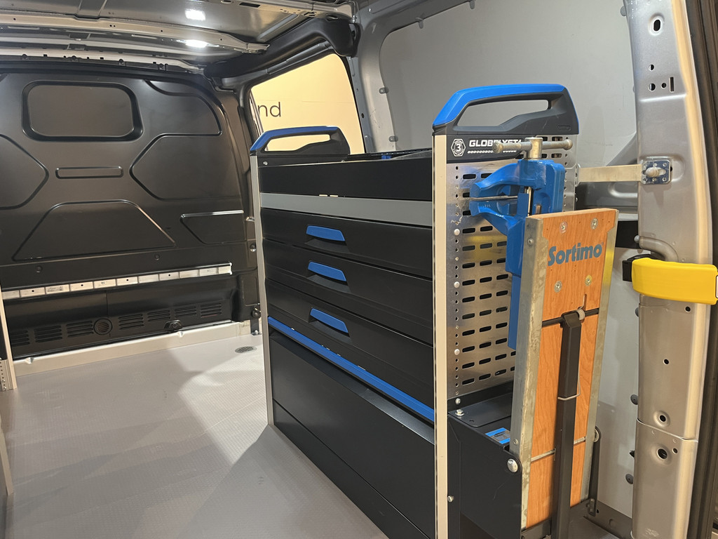 Ford Transit Custom 2.0 TDCI L1H1 130 PK Trend Servicebus / Sortimo Inrichting / Euro 6 / Airco / Cruise Control / Camera / CarPlay / Navigatie / 3-Zits / 16