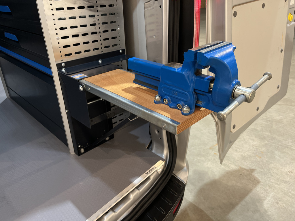 Ford Transit Custom 2.0 TDCI L1H1 130 PK Trend Servicebus / Sortimo Inrichting / Euro 6 / Airco / Cruise Control / Camera / CarPlay / Navigatie / 3-Zits / 17